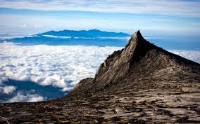 Gunung murud merupakan gunung nomor empat yang tertinggi di malaysia. Gunung Kinabalu Gunung Tertinggi Di Borneo Amazing Borneo Indonesia