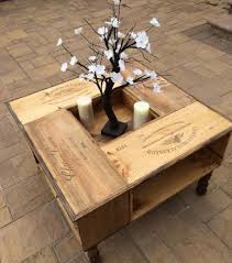 Ces 10 Idees Deco A Realiser Avec Des Caisses De Vin Deco Caisse De Vin Caisse A Vin Idee Deco