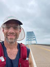 Bob Hearn (Portola Valley, CA) shared a fortune three days ago at the start  of the 500k Vol State race across Tennessee: “Today brings out the  performer and humanitarian in you” Three