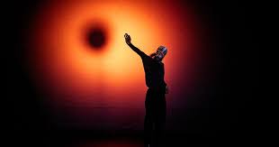 Photo Festival d'Avignon 2025: Mohamed Toukabri danse avec les ...