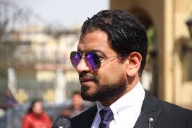 جدير بالذكر أن كوثر هيكل هي زوجة الفنان الراحل أبو بكر عزت، وكتبت مجموعة من الأفلام من بينها العاشقان، العذراء والشعر الأبيض، حبيبي دائما، على ورق سلوفان، دمي ودموعي. Inzjyg3mgdyudm