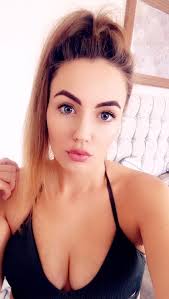 Restaurant told young mum, 23, to breastfeed one-week-old daughter in  disabled toilet