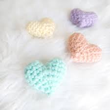 Aprende crochet de la forma más fácil en nuestra web www.crochet.eu. Ami Amore Amigurumi Heart Tutorial