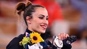 Sulle note di con te partirò di andrea bocelli l'azzurra incanta l'ariake gymnastics centre e conquista la medaglia d'argento nel corpo libero con il. Kjnwvuhezhzrfm