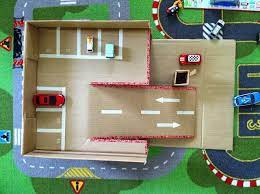 大大小小的車都東一台西一台 需要停車場收納一下 brinquedos de papel brinquedos reciclados brinquedos