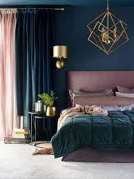 slaapkamer in de kleuren roze donkerblauw en messing slaapkamerideeen interieur slaapkamer slaapkamer