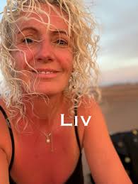 Shout-out to the people who deserve it. It's been a crazy, wonderful year…  and I'm so happy you were part of it. Bless you. Let's spread some love.  Tag a heart that