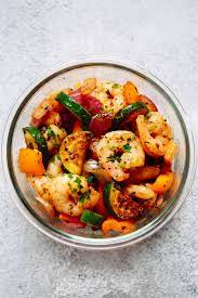 My boyfriend is the primary cook in the house but i wanted to make him something nice since i've been spending a lot more time. Garlic Shrimp And Veggies Meal Prep Bowls Primavera Kitchen