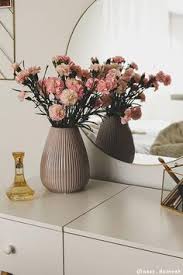 Non solo fiori e bouquet, per festeggiare un compleanno, una laurea, una promozione o qualsiasi altra evenienza, molto adatte un bonsai rappresenta un regalo più raffinato e elegante, adatto per un collega di lavoro, un capo o qualcuno che si vuole stupire: 100 Fiori Vasi Ideas In 2021 Decor Westwing Collection Table Decor Living Room