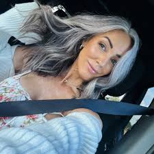 Once a week purple shampoo treatment is a must for my hair color to keep  the yellow/dullness at bay. I tried @bolduniq purple shampoo for the first  time and loved it! I