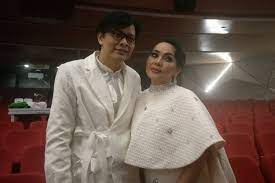 C tubuhku terguncang g c dihempas batu jalanan dm g.hati tergetar menampak c f kering rerumputan c. Lirik Dan Chord Lagu Perjalanan Cinta Kolaborasi Armand Maulana Dan Dewi Gita Halaman All Kompas Com