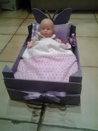 transformer une cagette de clementines en lit pour poupee bienvenue chez cleo fee cagette lit poupee idee bricolage facile