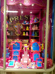 かわいくておいしい 王室御用達チョコレートprestat chocolates ショップのインテリア チャーリーとチョコレート工場 街 イラスト