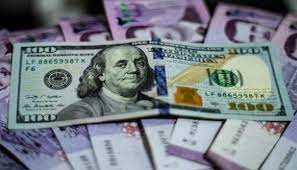شهدت أسعار صرف اليورو الأوروبي تسجيل صعود جديد مقابل الليرة السورية، وذلك بالمقارنة مع أسعار يوم أمس الثلاثاء، على الرغم من اتخاذ الحكومة العديد من الإجراءات للحد من تراجع الليرة، حيث سجل سعر اليورو في دمشق للشراء نحو 3830 وسجل للبيع 3945 ليرة، وفي أسواق العملات في حلب بلغ. Rmuisfagzglrzm