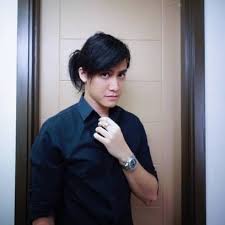 Rambut pendek memang mudah ditata dan banyak gayanya. Pomade Senja Kevin Aprilio Kenshin Hairstyle Sempat Facebook