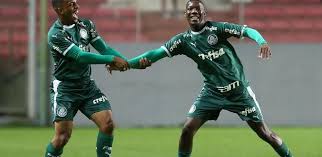 A promessa da diretoria do palmeiras de segurar suas revelações, principalmente patrick de paula a camisa leva as cores do clube inglês e apresenta escudo do corinthans que foi utilizado entre 1919 e. Palmeiras Patrick De Paula Destaque Do Sub 20 Saiu De Time De Favela Para Ser Multicampeao