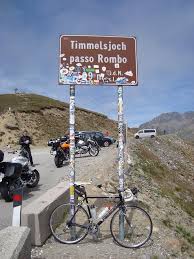 Es weht ein böig auffrischender ostwind. Bicycling Timmelsjoch