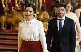 Fue unos de los primeros presentadores del concurso nacional de belleza entre 1980 y 1992. Isabel Diaz Ayuso Broke Up With Her Boyfriend Jairo Alonso After The Summer Teller Report