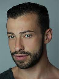 Sarsgaard nasce a belleville, nell'illinois, nei pressi della scott air force base, dove suo padre lavorava a quel tempo; Emiliano Amoroso Toka Modelos