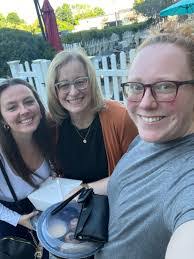 Allison Summers's Instagram, Twitter & Facebook