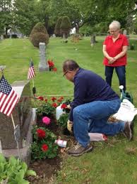 Memorial day flowers for graveside. Maine Couple Continues Tradition Of Decorating Relatives Graves On Memorial Day Weekend