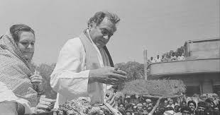Rajiv gandhi was born in india's politically affluent family to feroze gandhi, member of the indian national congress party and editor of the national herald newspaper, and indira gandhi. On The Road With Rajiv Gandhi Who Often Drove His Car Himself A Journalist Remembers