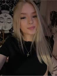 Savannah Estes's Instagram, Twitter & Facebook