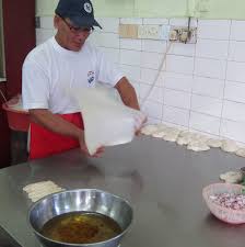 Roti canai pelangi terdiri daripada perisa durian, epal, strawberi, dan keladi. Roti Prata Roti Canai Restoran Md Salleh In Taman Pelangi Johor Bahru Johor Kaki Travels For Food