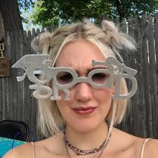 Anna Lind Thomas (@AnnaLindThomas)