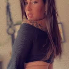 Josie Dow's Instagram, Twitter & Facebook