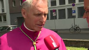 As is bangku simpanan in english? Domradio De Erzbischof Georg Ganswein Uber Die Worte Des Gedenkens Facebook