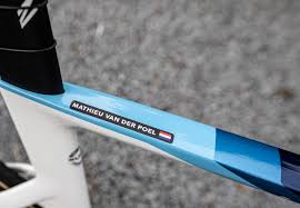Momentos después, mathieu van der poel y los suyos, planeando el desenlace, también colaboraría en la neutralización, reduciendo la diferencia. Das Neue Canyon Aeroad Cfr Von Rad Profi Mathieu Van Der Poel