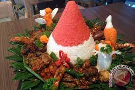 Lonjakan wisata pendakian pada menjelang tgl 1 suro, tahun baru, 17 agustus (pengibaran bendera merah putih di puncak merapi).reog jathilan campursari mego mendung ds.randukuning lampar musuk boyolali Tumpeng Merah Putih Hadirkan 17 Macam Penganan Tradisional Antara News