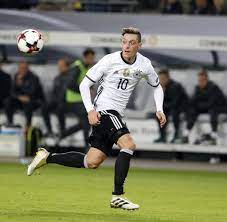 Mesut özil hat nicht nur einmal für die deutsche nationalmannschaft gespielt. Nationalmannschaft Onkel Erdogan Wollte Dass Ozil Fur Die Turkei Spielt Welt
