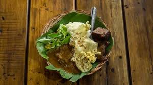 Terdiri dari 2 varian rasa, pedas dan sedang. Pecel Pincuk Kalibata Pionir Sajian Pecel Khas Madiun Di Ibu Kota Kumparan Com