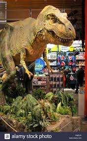 At the time ground floor space cost $400 per square foot per year, but the same. Interieur Toys R Us Jurassic Park Display T Rex Roboter Times Square New York Stockfotografie Alamy
