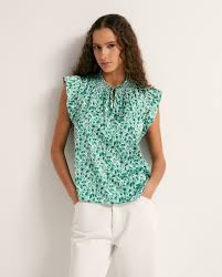 Top fluido estampado | Sfera España — qué blusas y camisas de mujer se llevan en 2026 y cómo encontrarlas por foto