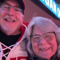 100+ profilů „Suzan“