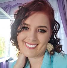 Prodaje se komoda i 3 police Dimenzije komode 160X40 Cijena 100 km