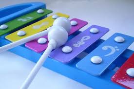 Alat musik melodis dalam suatu komposisi instrumen musik, biasanya akan dibagi menjadi 3 bagian besar, yakni instrumen ritmis, instrumen harmonis, serta instrumen melodis. Alat Musik Melodis Pengertian Contoh Dan Cara Memainkannya Semua Halaman Kids