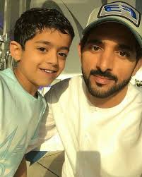 سمو الشيخ حمدان بن محمد بن راشد آل مكتوم ولي عهد دبي مع خليفة علي بن ثالث ربي يحفظهم Crown Prince Of Dubai H In 2020 Beautiful Men Charming Man Beautiful Heart
