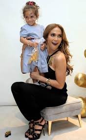 Jennifer lopez kinder die amerikanische schauspielerin, sängerin und tänzerin jennifer lynn lopez, auch bekannt unter ihrem namen j.lo, ist. J Lo With Her Daughter Emme