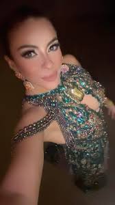 Conducción Masivo Carlos Vives , Vestido @florcamposdesigner maquillaje  @valentin.p.hernandez peinado @vale63230