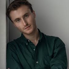 We're delighted to welcome composer @roberttmcintyre to @3mbs_radio this  evening as guest mentor for our Emerging Composer Special! -- Drawing