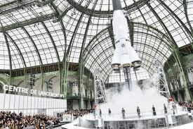 Paris' iconic grand palais is about to go under major renovations and with chanel's support, we're sure it's going to be nothing short of spectacular. Chanel Space Station Fall 2017 Show Paris Fashion Week Chanel Rocket Ship And Space Station Show Fall 2017