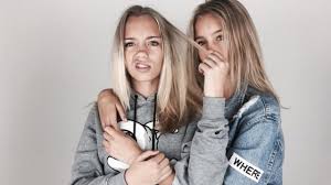 Lisa or lena lisa and lena lisa lena #lisaorlena #lisa #lena #lisaandlena #leli #lisalena #pinkazina in this video are some. Wme Signs Musical Ly S Most Followed Creators Lisa And Lena Mantler Tubefilter