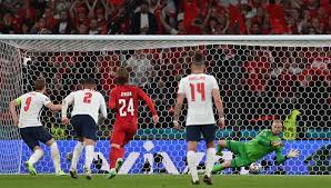 In 2008, lyon had to pay $5,000 for incidents of an unsporting nature after a fan aimed a laser pen at cristiano ronaldo during a champions league. Taqosichjao Zm