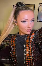 Leesa Tulley, Howard, Six Musical West End, by @/l.eesa instagram