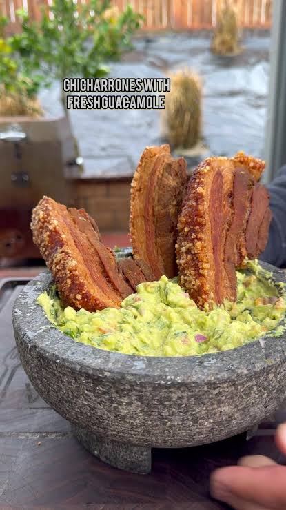 Chicharrones with guacamole | chicharrones | TikTok
