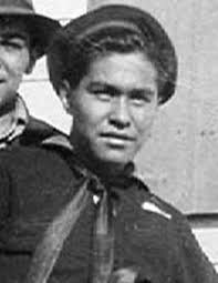 She Looks For News”